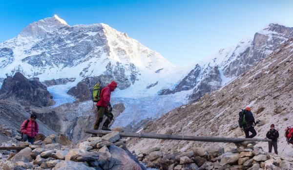 Le sommet du Makalu à 8463 m depuis le camp de base à 4820 m au Népal