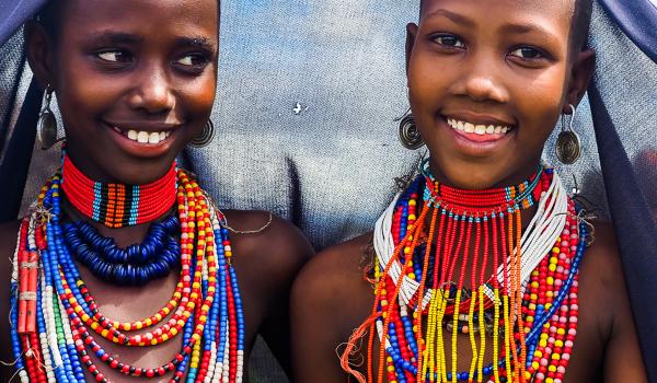 Rencontre avec des jeunes filles Arbore près du Lac Stéphanie