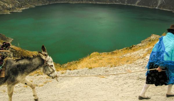 La laguna Quilatoa dans les Andes en Équateur