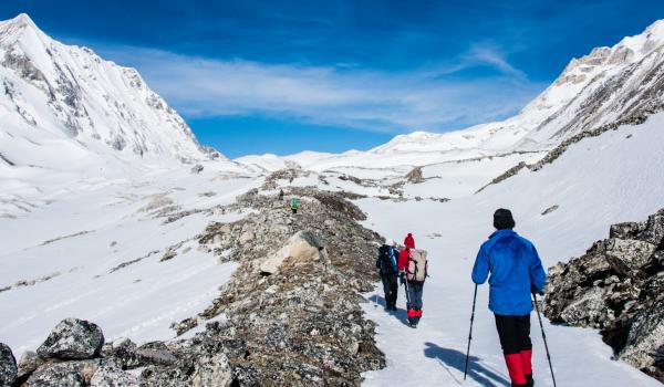 Montée du Larkye pass à 5135 m sur le tour du Manaslu au