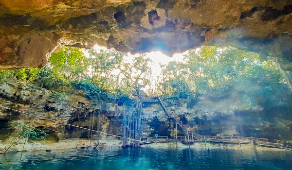 Découverte d'un cenote souterrain au Mexique