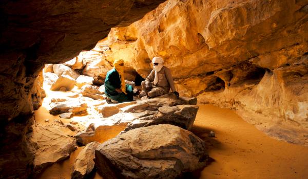 Voyage avec un touareg dans une caverne d'Ahnet