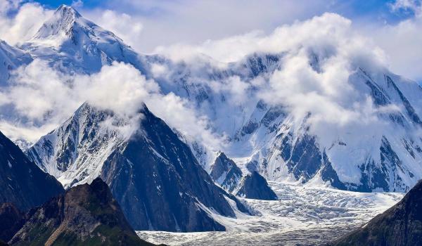 Randonnée sur le glacier Chogo Lungma dans le nord Pakistan