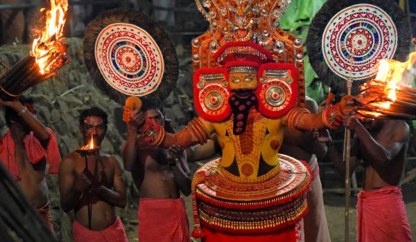 Voyage vers une cérémonie de Theyyam au nord du Kerala