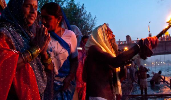 Voyage vers le rituel aarti au soleil couchant à Haridwar