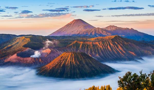 Coucher de soleil au Mont Bromo à Java en Indonesie