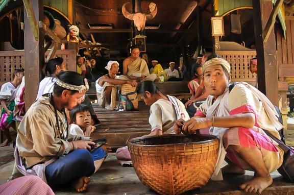 Pèlerins animistes karen en Thaïlande
