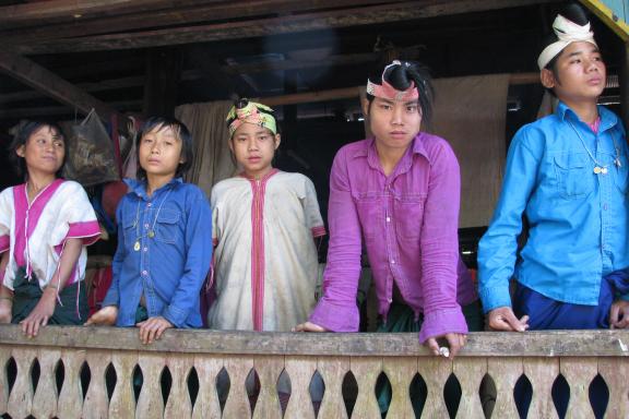 Jeunes hommes karen entre Thaïlande et Birmanie