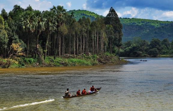 Navigation sur le fleuve Tenasserim, non loin de Myeik