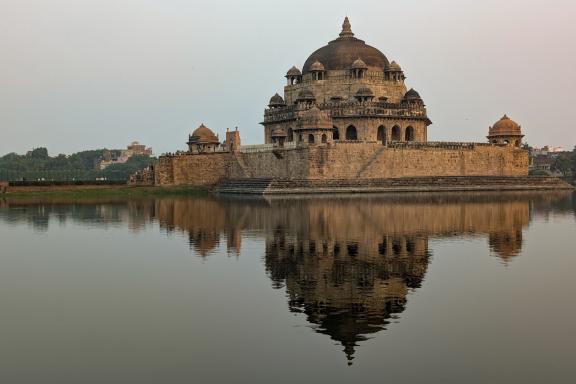 Mausolée moghol de Sher Shah à Sasaram en Inde