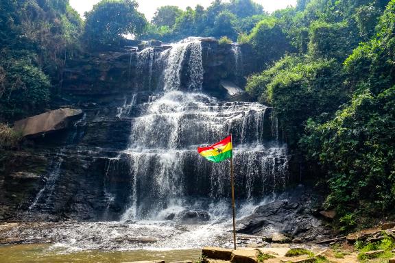 Randonnée vers les cascades de Kitampo