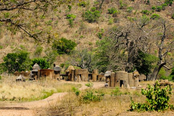 Randonnée vers un vllage de la vallée de Tamberma dans la Kara