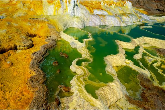 Exploration près du lac de souffre du Dallol dans le Danakil