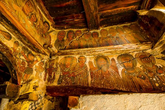 Immersion dans les fresques de l'église troglodyte Pierre et Paul dans le Tigray