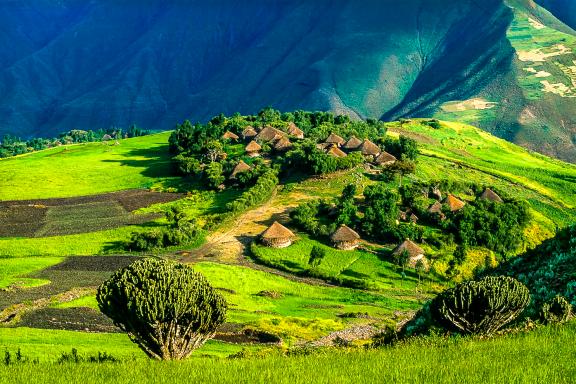 Randonnée vers un village des hauts-plateaux d'Abyssinie