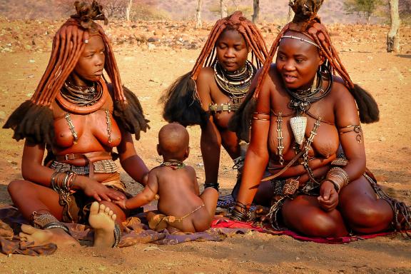 Rencontre avec les femmes et enfants Himba du nord namibien