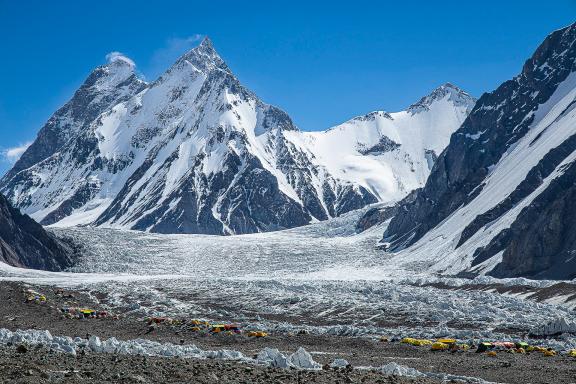 Trekking sur le Baltoro vers camp de base du K2 au Karakoram