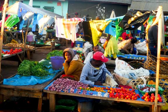 Découverte d'un marché de légumes sur la RN7