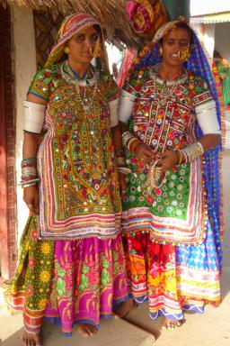 Rencontre avec des femmes appartenant à un peuple du Kutch au Gujarat