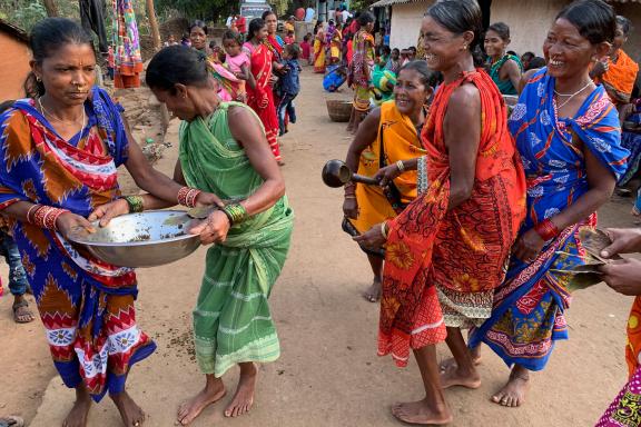 Trek vers des femmes du Bastar dans un marché