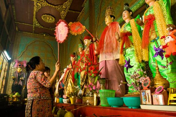 Découverte du culte des esprits en Birmanie Centrale