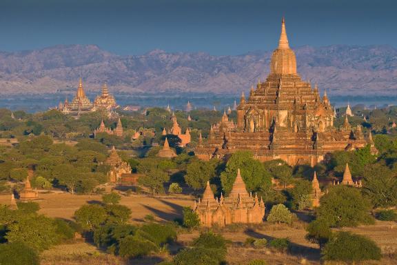 Découverte des temples et pagodes de Bagan en Birmanie CentraleMyanmar (Burma), Mandalay Division, Bagan, Old Bagan, the archaeological site to hundreds of pagodas and stupas built between the 10th and 13th centuries (aerial view)