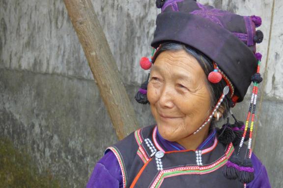 Voyage vers une femme hani au marché de Pinghe au sud du Yunnan