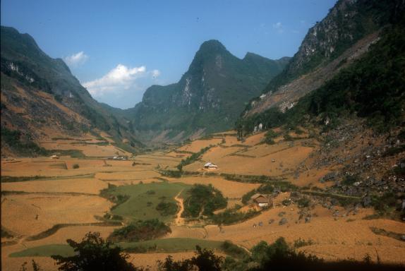 Trekking à travers un plateau karstique entre Can Yen et Bao Lac