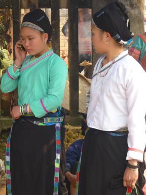 Rencontre de femmes du peuple nung dans les montagnes entre Bao Lac et Bac Me