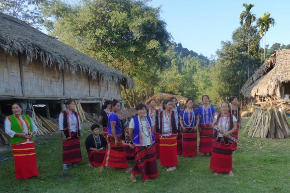 Voyage vers des femmes du peuple adi padam dans la région de Pasighat