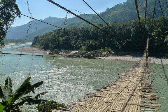 Voyage vers une longue passerelle sur le Bramapoutre en Arunachal Pradesh