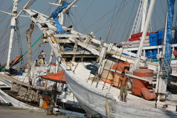 Randonnée vers les célèbres bateaux des Bugis sur l'île de Sulawesi