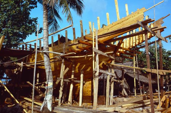 Trek vers un chantier naval bugis sur l'île de Sulawesi