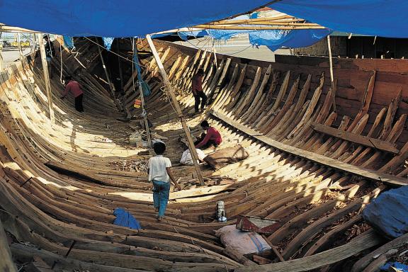 Découverte de la construction de bateaux chez les Bugis sur l'île de Sulawesi
