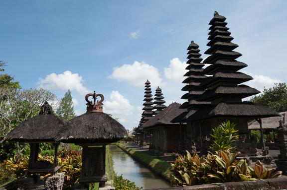 Randonnée vers un temple balinais typique sur l'île de Bali