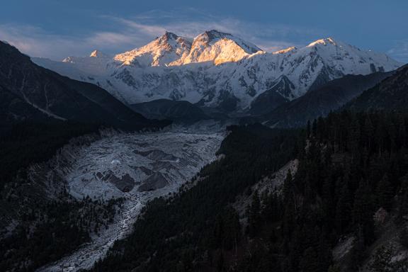 trekking et coucher de soleil sur la montagne du Nanga Parbat (8 125 m) Pakistan