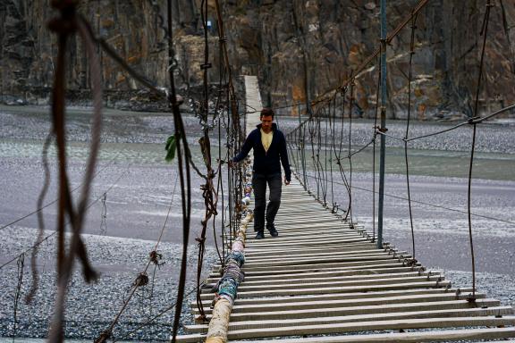Randonnée pont suspendu Husseini Karimabad Hunza