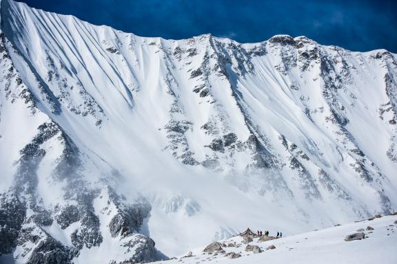 Montée du Larkye pass à 5135 m sur le tour du Manaslu au Népal