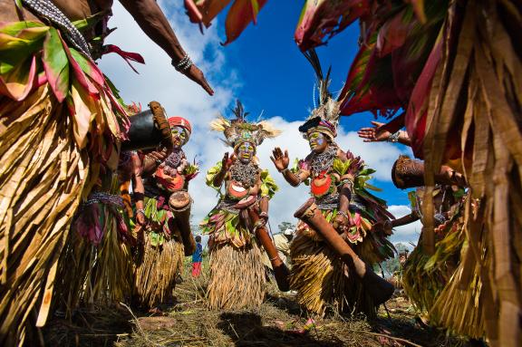 Rencontre de danseurs papous des Highlands au festival de Hagen