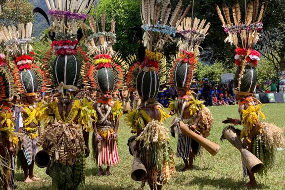 Voyage vers des papous de la région de Simbai au festival de Hagen dans les Highlands