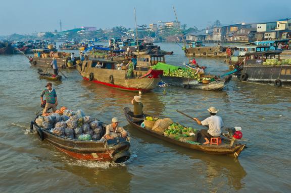 Immersion dans un marché flottant près de Can Tho dans le delta du Mékong