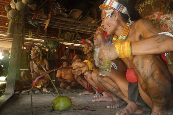 Trek vers une cérémonie chamanique à Siberut chez les Mentawaï