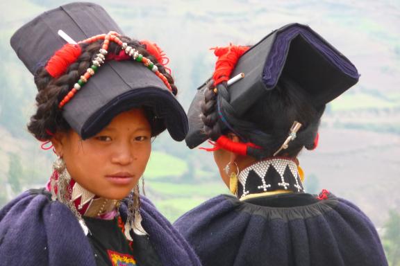 Rencontre de femmes du peuple yi dans les Grandes Montagnes Froides