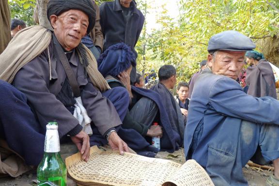 Voyage vers un homme chaman yi des Grandes Montagnes Froides