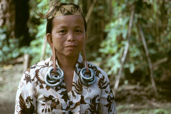 Rencontre d'une femme dayak sur Kalimantan Est