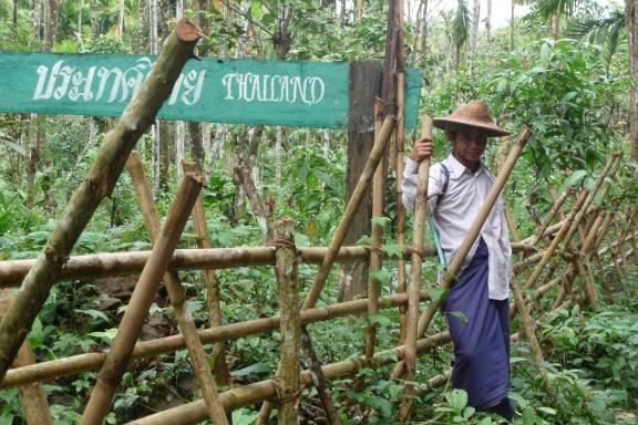 Franchissement d'un passage frontalier entre Thaïlande et Birmanie