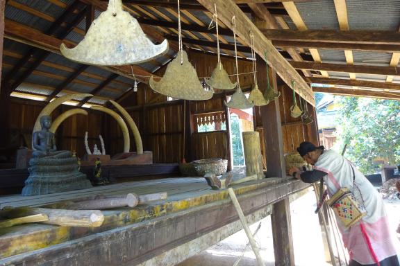 Randonnée vers un temple karen animiste près de Letongku