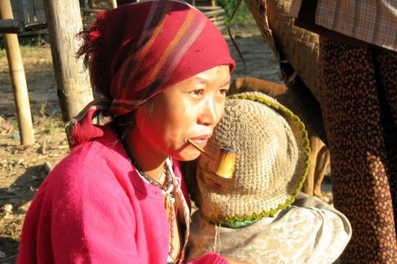 Rencontre d'une femme karen entre Birmanie et Thaïlande