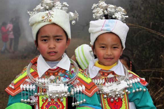 Trekking vers des jeunes miao blancs à fête de la lune au Guizhou
