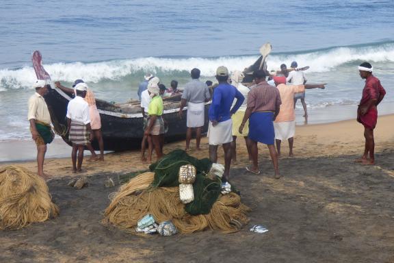 Randonnée vers des pêcheurs de la côte d'Andaman au Kerala